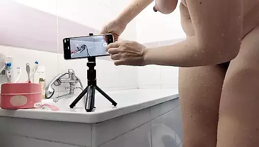 Amateur wife shaves her pussy hair.