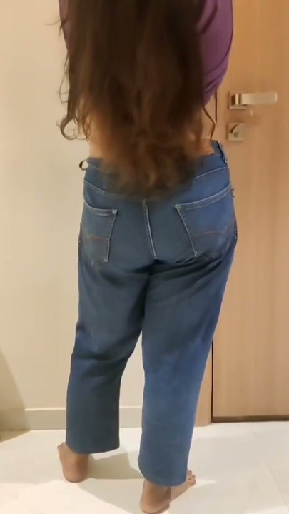 18 Yaşında Desi Öğrenci Riyanshi Büyük Doğal Memelerini Gösterip Dar Amını Parmaklıyor Ev Yapımı Video | Bölüm 2