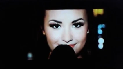 Demi lovato boşalıyor