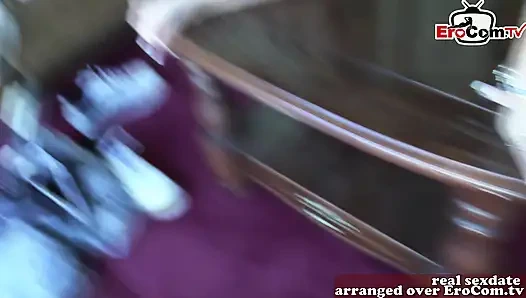 Olgun ve seksi sarışın kadın sikişmeyi seviyor