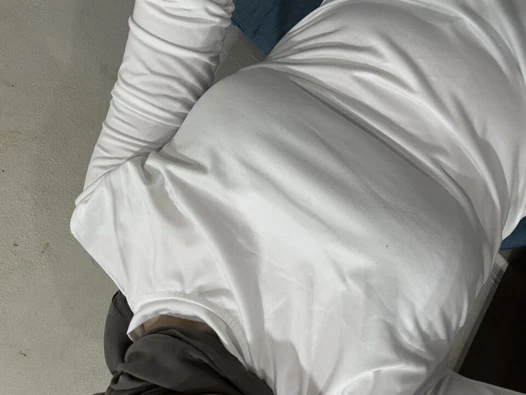 B.J. karısı işteyken evde patrondur.