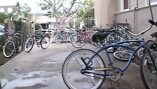 Ateşli üniversiteli fahişeler yurt odasında sikişiyor