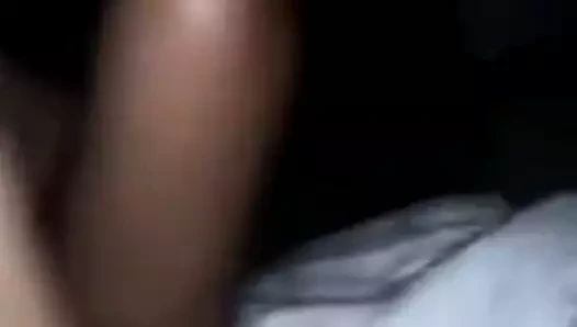 Bir partide arkadaşımı beceriyor