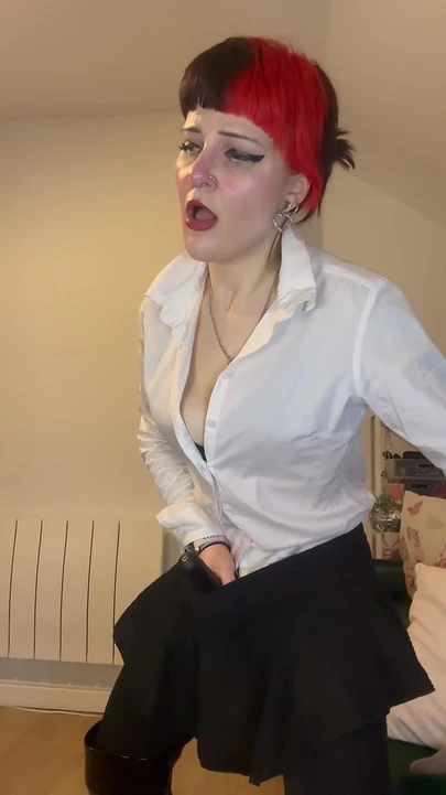 Игрушка босса: промокнутая спермой и жажда больше