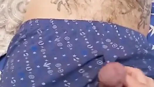 Üvey annem yarağımı sıvazlıyor ve telefonda fotoğraf çekiyor