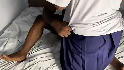 Afrikalı öğrenci şeker babacığını sikmek için okulu asıyor