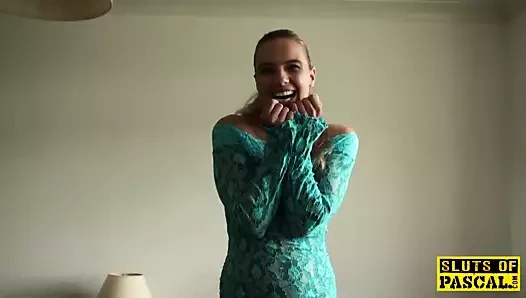 itaatkar uk alt nihayet işemek için izin verilir