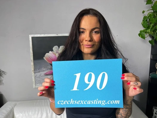 Seksi Çek milf gösterileri kapalı ona cinsel becerileri