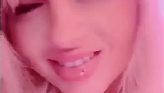 Sahne eğlencesinin biraz gerisinde!