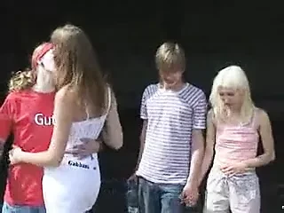 2 паренька и 2 сладкие девушки
