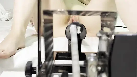 Fotoğrafçı sikiş makinesiyle seks yapıyor