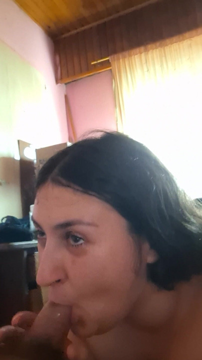 Emmeyi seviyor