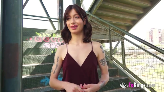 Arkadaşlarına inat büyük bir siyah horoz ile anal ilk! "şimdi kim gülüyor?"