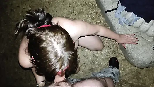 Sokak fahişeleri açık havada teşhir