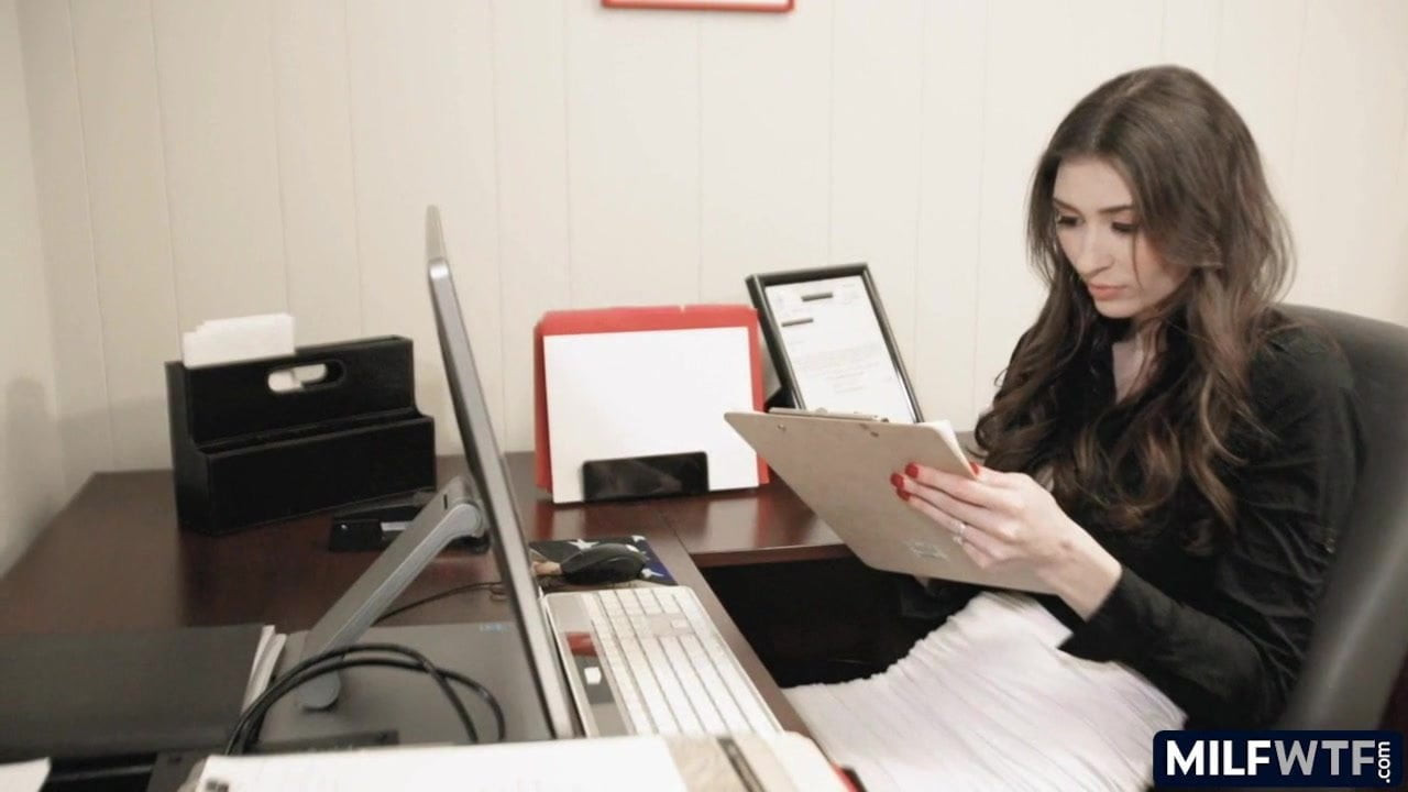 Sonunda var ile the ofis milf