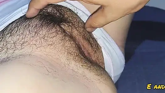 Küçük komşum küçük penisiyle beni yerde sikiyor