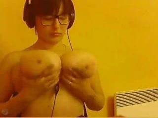 Eva kam üzerinde büyük göğüsler ortaya çıkarır