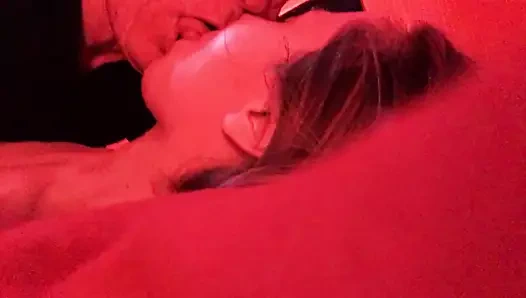 bir fahişeyi öpmek