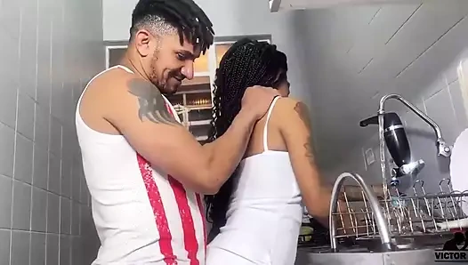 Novinha'nın götünü sikiyor