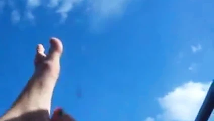 Gökyüzünde footsie oynamak