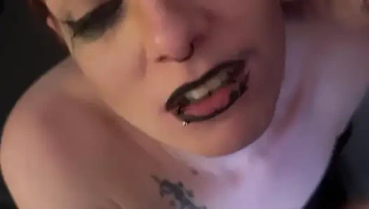 Kirbyred - gırtlağına kadar alıyor ve yüzünde azgın!