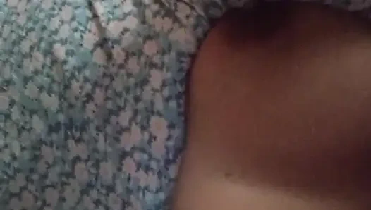 Büyük memeli ve ıslak amcıklı dildo şehveti ile banyo odasında Sri Lankalı kız musterbasyonu