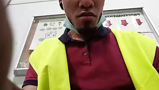 Latince depo garsonu