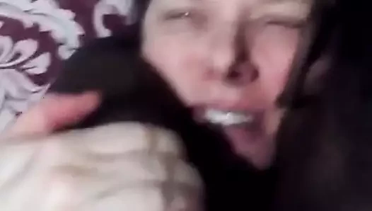 Beyaz sürtük büyük siyah yarağı sikiyor