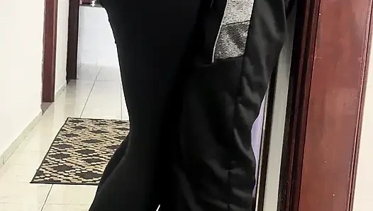İş arkadaşları şirket koridorunda seks yapıyor.