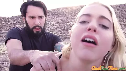 Anal vahşi kaltak büyük beyaz yarakla domalarak sikiliyor