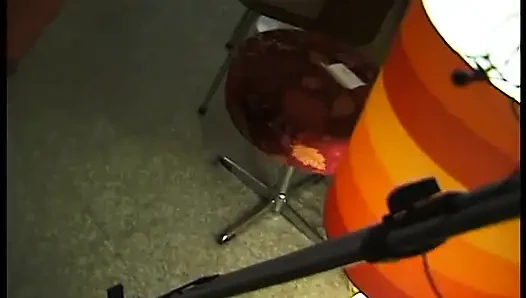 Zenci ateşli kız kıyafetlerini değiştiriyor