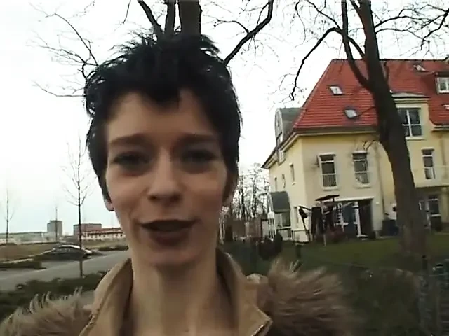 Susi 45, orta yaşlı seksi kadın evde tek başına oynuyor nostaljik
