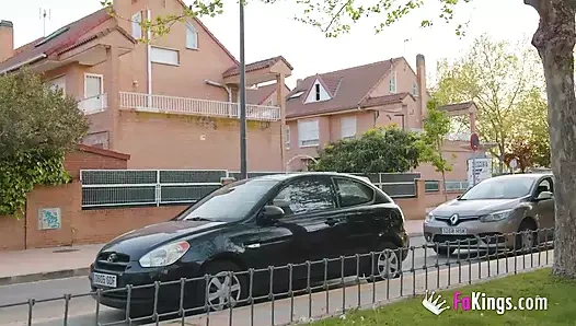 Çaresiz üvey anne komşuyla seks için yalvarıyor: fantezileri gerçekleştiriyor!