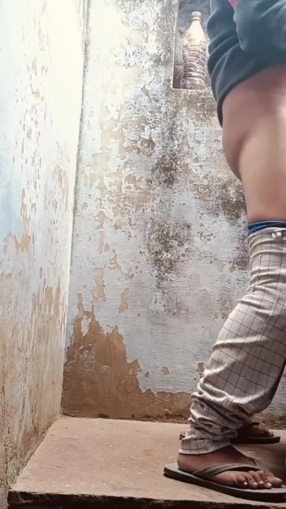 "Hintli desi porno yıldızı Sanjana erkek arkadaşını evde yalnızken büyük yarakla sikiyor" den heyecanlı an