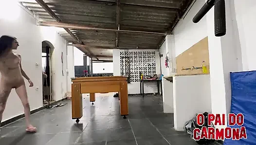 Kötü Melli'yi çıplak bırakmak bilardo oynamak