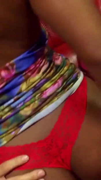 Падающий до челюсти момент из "Чернокожая девушка Jasmine Webb и подруга в грубом ММЖЖ 4Some"