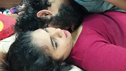 Ateşli boyun öpücüğü bulvarı amcık ovuşturarak yalıyor