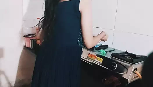 Üvey kız bugün inanılmaz bir şekilde sikiliyor