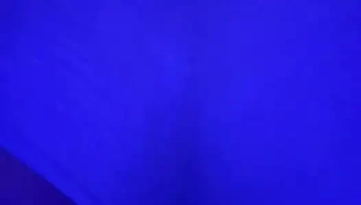 Mavi ışıklarda büyük götlü twerk yapıyor