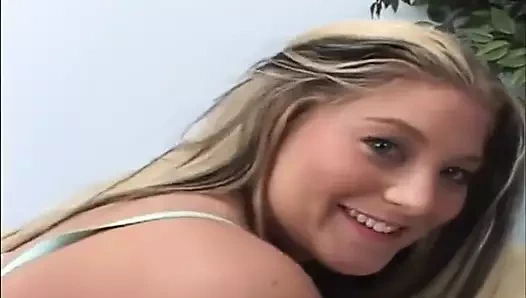 Bailey Nicole götünü genişletmeyi seviyor