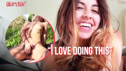 Ersties - sevimli hatun Cherry B açık havada İtalya'daki çiftliğinde mastürbasyon yapıyor