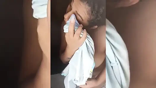 Kız arkadaşımı garson olarak çalışabilmesi için gece kulübüne götüreceğim ama önce onu domaltarak iyi sikiyorum