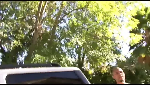 Ripped siyah adam gets için sikme bir seksi sarışın milf