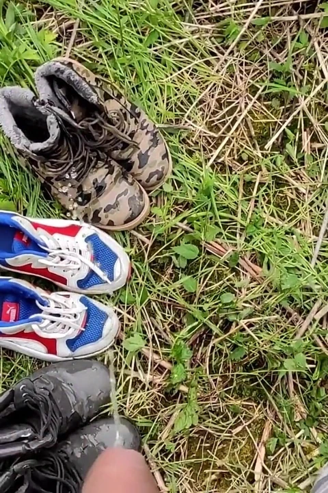 Kullanılmış çizmelerime ve spor ayakkabılarıma 4 kez sidik ve boşalma