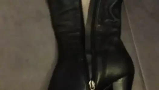 Kız kardeşimin ayakkabıları.