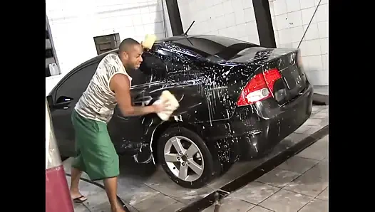 Pamela Butt: O Latin ve kıçında sert hissetmek istiyor