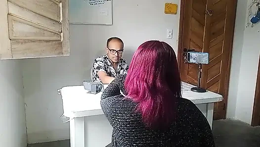 Büyük göğüsleri ve götüyle ateşli bir röportaj