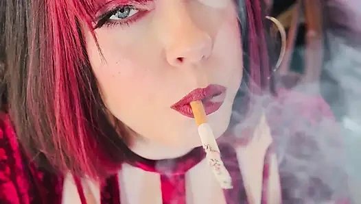 Kadife ve sigara! Tina Snua chain sigara içiyor 2 mantar 100 sigara - sürüklenen omi ome snap sigara içeni içine alıyor