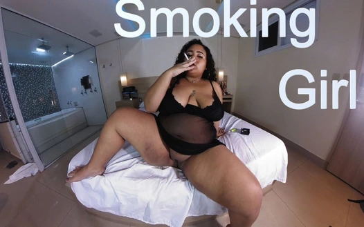 İyi bir geceden önce sigara içiyor