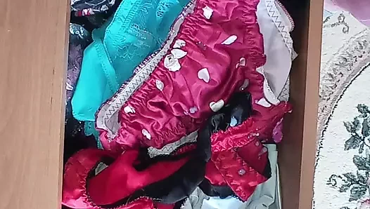 Üvey kız iç çamaşırı boşalıyor